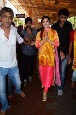 Sunny leone visits Siddhivinayak Temple on 1st May 2015